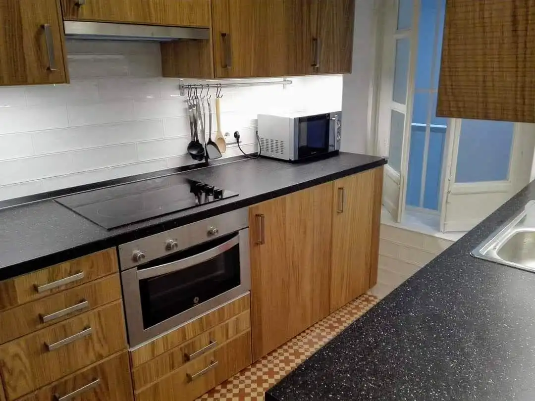 Cuina de Pis de lloguer en Cádiz amb Parquet, Moblat i Forn