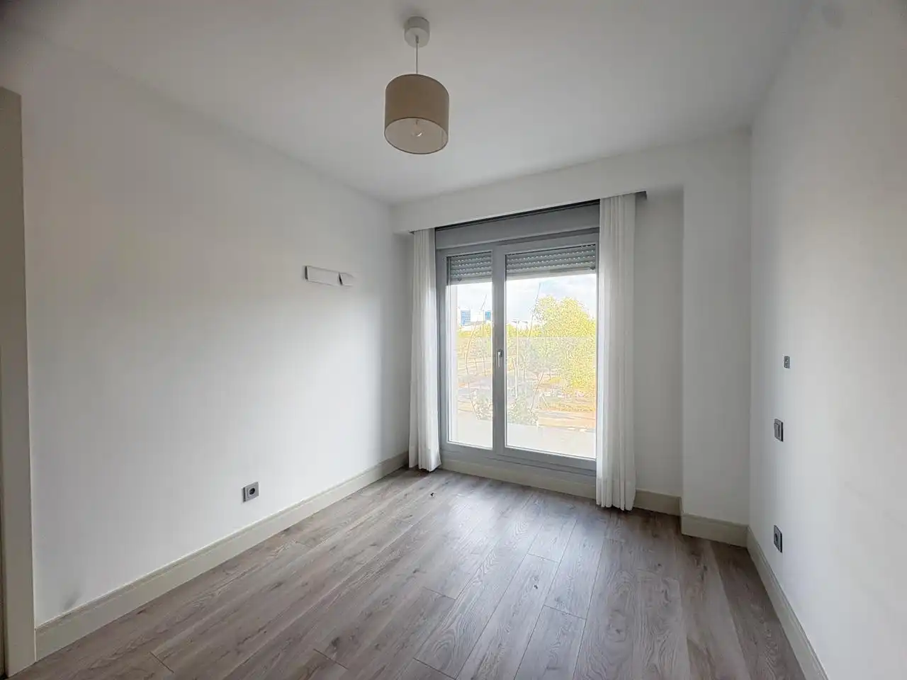Bedroom of Flat for rent in Fuencarral - El Pardo