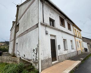 Vista exterior de Casa o xalet en venda en Vilagarcía de Arousa amb Calefacció, Jardí privat i Moblat