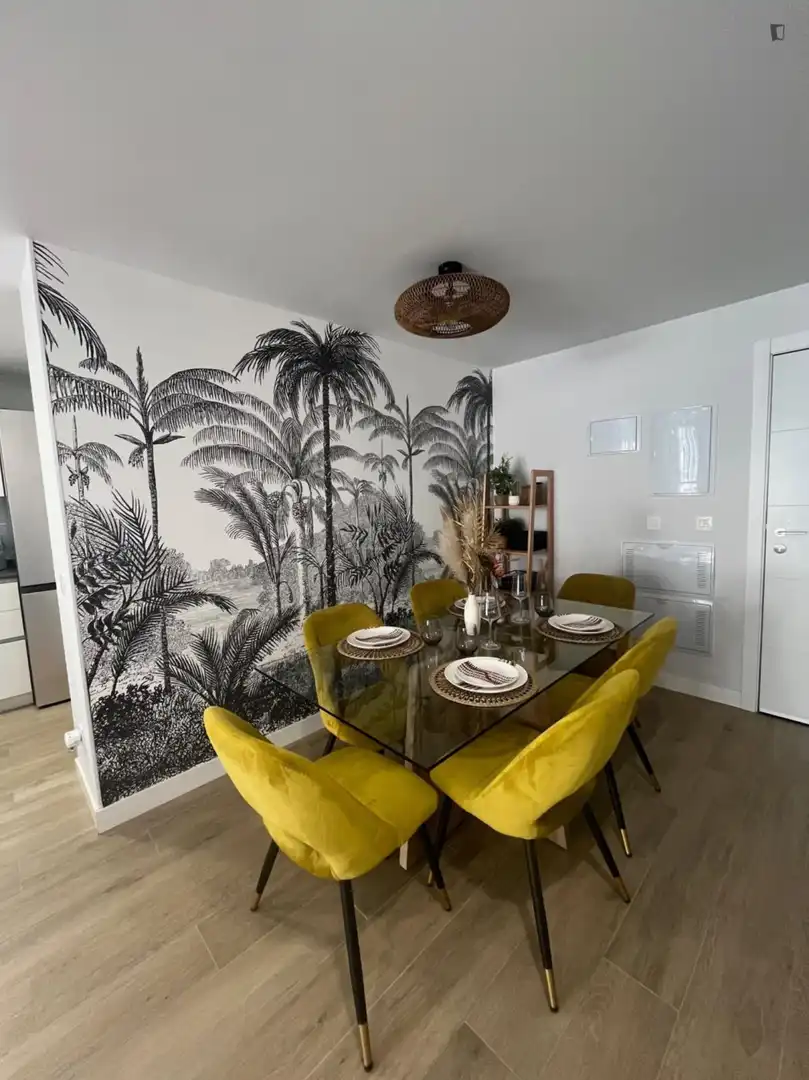 Menjador de Apartament de lloguer en Madrid amb Aire condicionat, Calefacció i Moblat