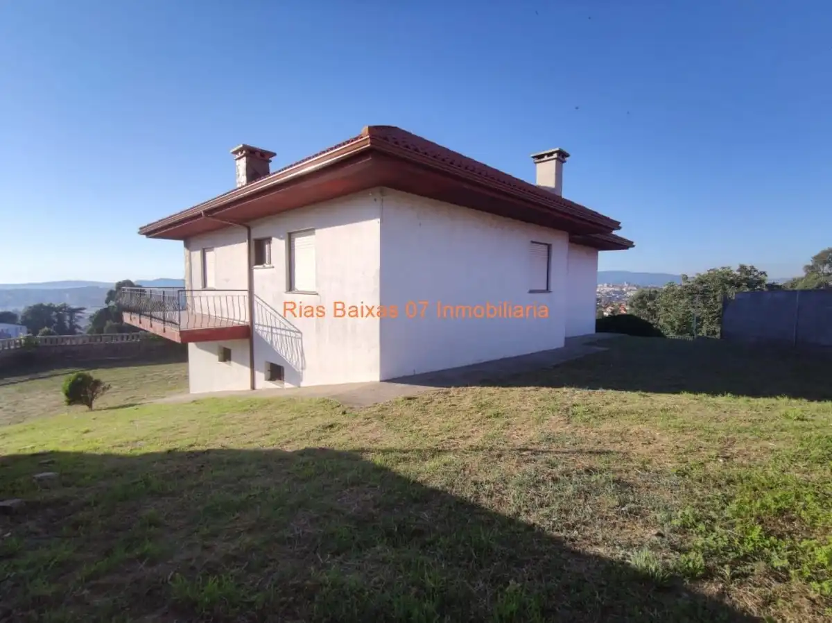 Vista exterior de Casa o chalet en venta en Vigo  con Calefacción, Jardín privado y Parquet