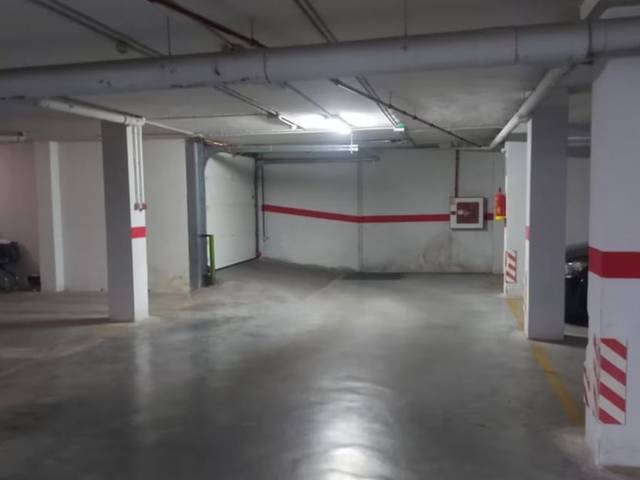 Garaje en Alquiler en Rodrigo de Triana, 12 en Residencial Triana - Barrio Alto