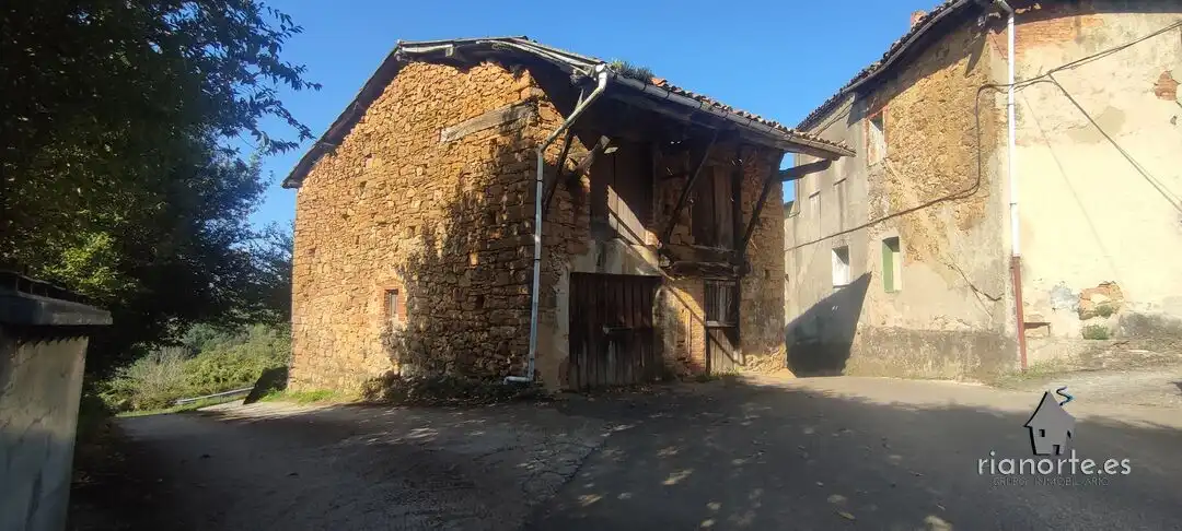 Außenansicht von Country house zum Verkauf in Langreo