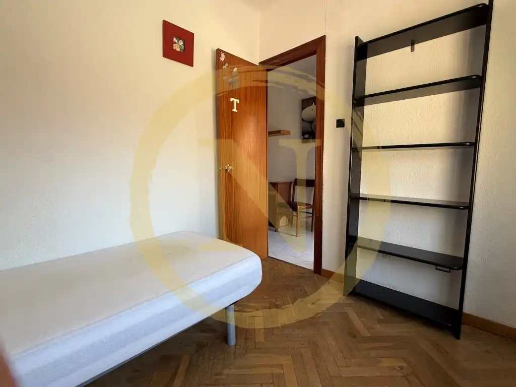 Habitación de Piso en venta en L'Hospitalet de Llobregat con Balcón