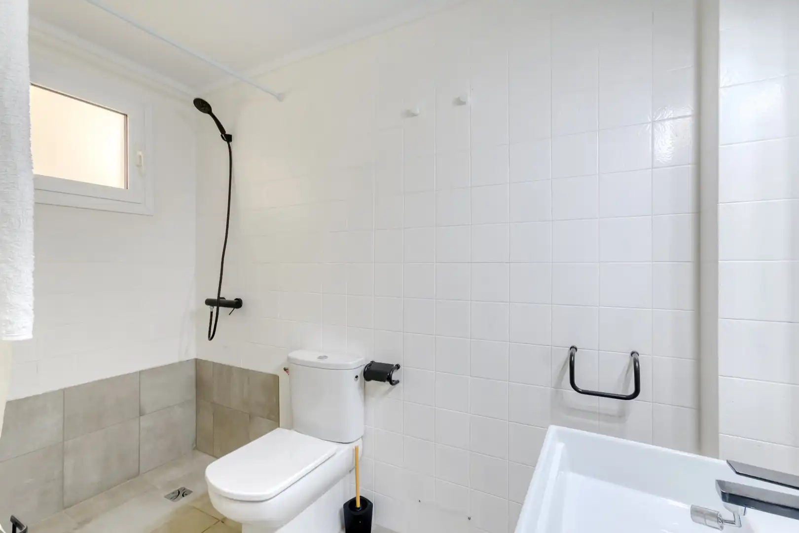 Baño de Piso en venta en Figueres con Calefacción, Terraza y Amueblado