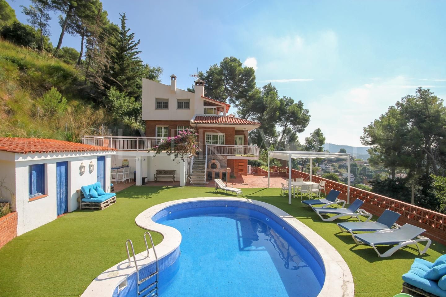 Schwimmbecken von Haus oder Chalet zum verkauf in Torrelles de Llobregat mit Klimaanlage, Heizung und Privatgarten