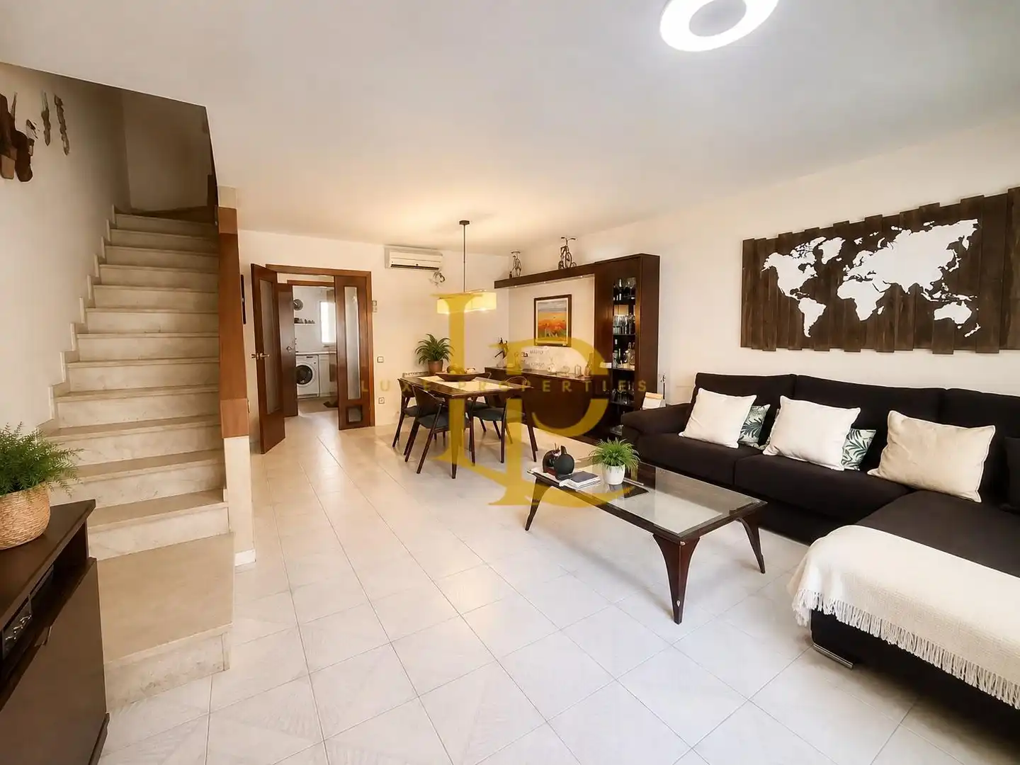 Sala d'estar de Casa adosada en venda en Cerdanyola del Vallès amb Aire condicionat, Calefacció i Terrassa