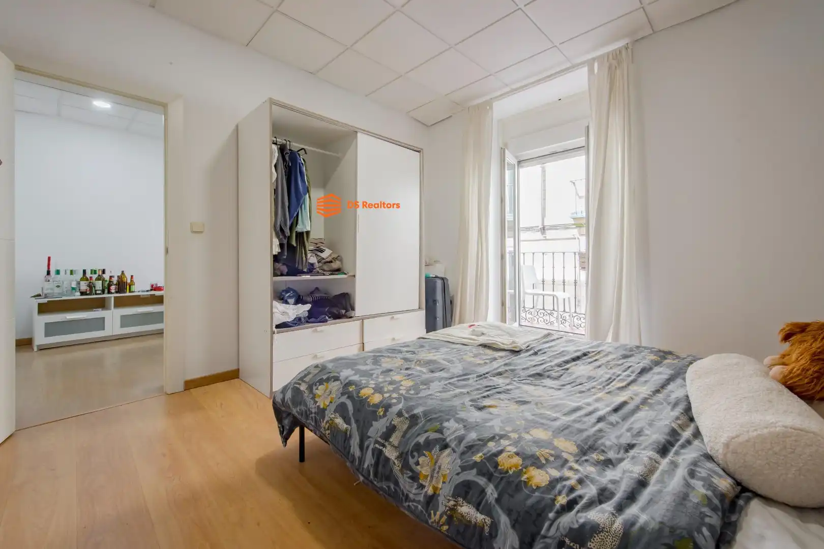 Schlafzimmer von Wohnung zur Miete in Madrid mit Heizung, Möbliert und Balkon