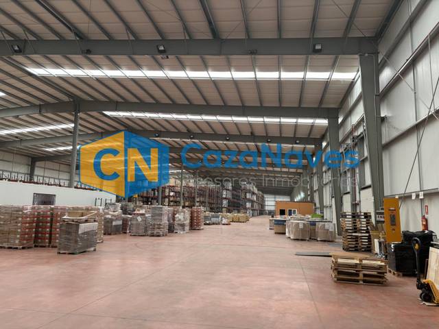 Nave industrial en Alquiler en A-4, 431A en Zona Entrada - Gasolineras