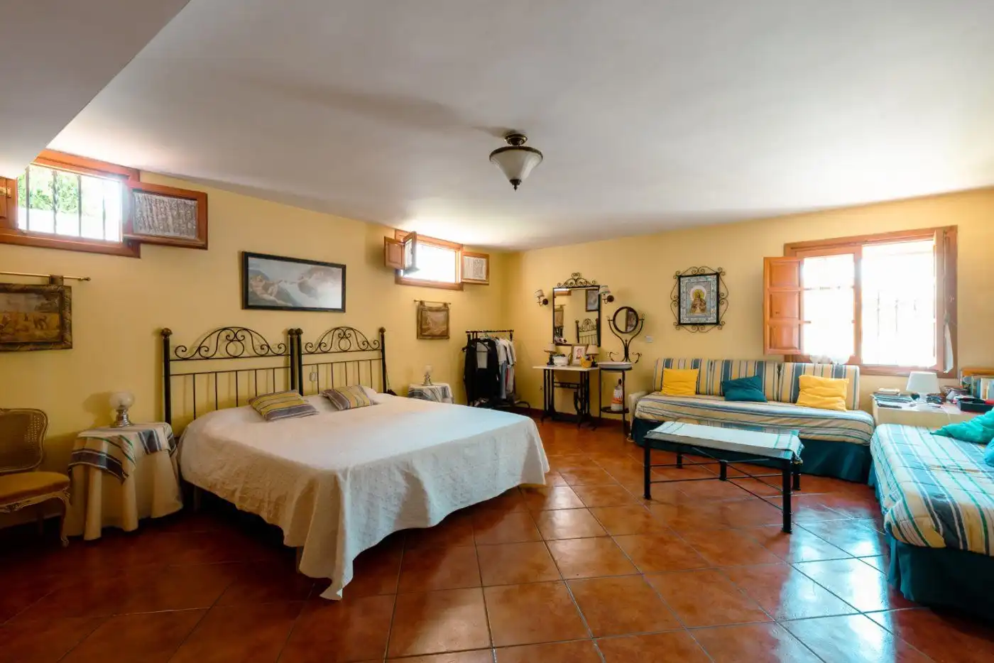 Habitación de Casa o chalet en venta en Tomares con Calefacción, Jardín privado y Terraza