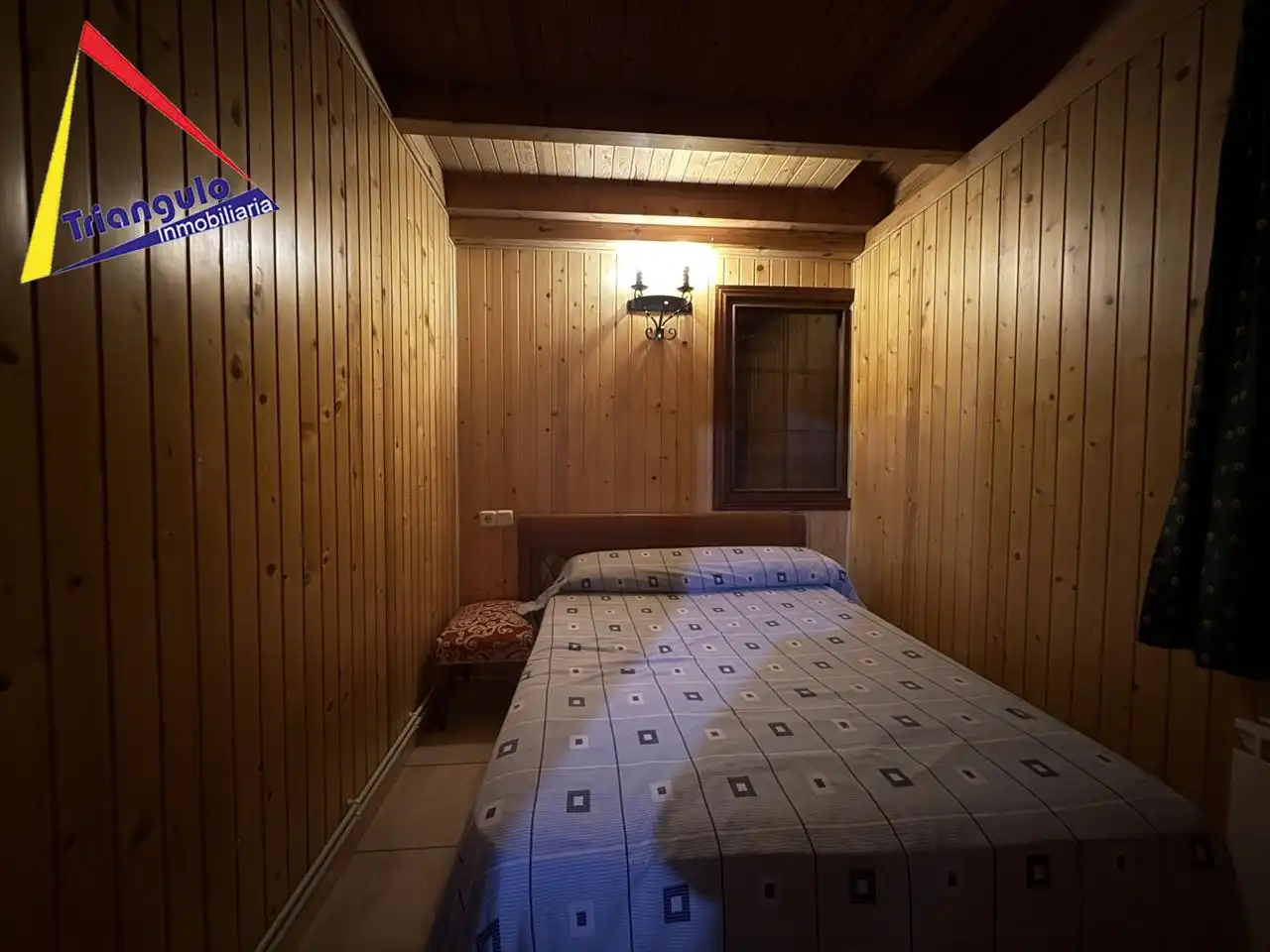 Dormitori de Casa o xalet en venda en Santa María la Real de Nieva amb Calefacció i Jardí privat