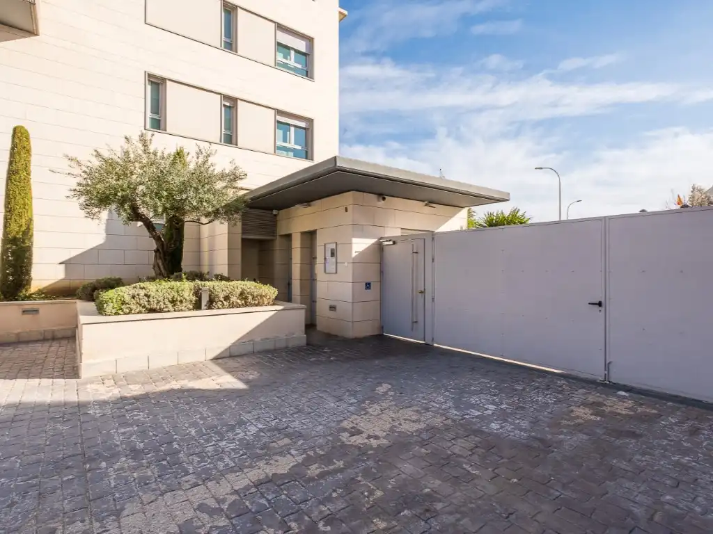 Vista exterior de Piso en venta en Madrid con Aire acondicionado, Jardín privado y Terraza
