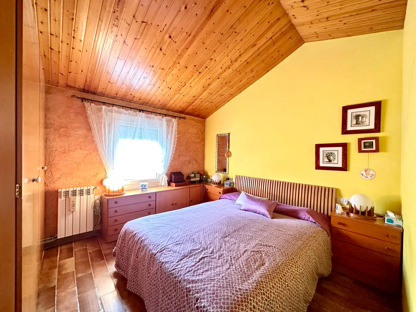 Habitación de Casa adosada en venta en Manlleu con Calefacción, Jardín privado y Trastero