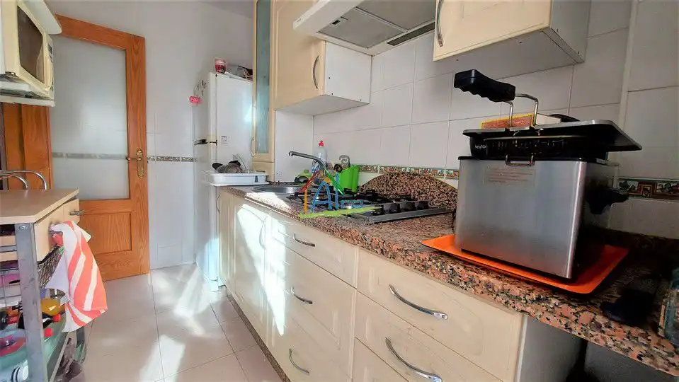 Küche von Einfamilien-Reihenhaus zum Verkauf in Almonte mit Terrasse, Abstellraum und Möbliert