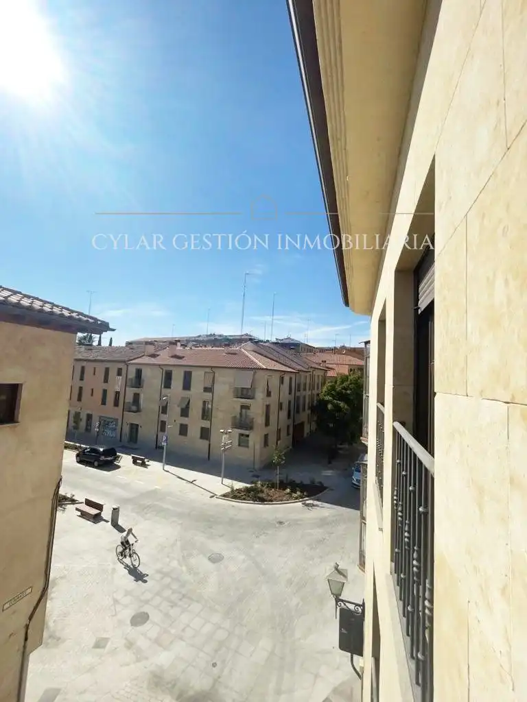 Vista exterior de Piso de alquiler en Salamanca con Calefacción, Parquet y Amueblado
