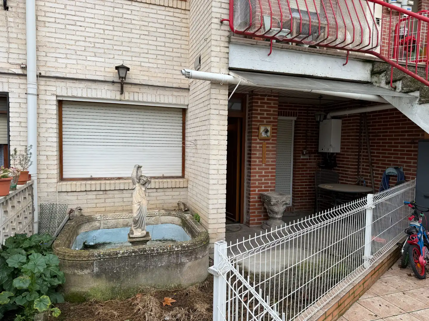 Vista exterior de Casa adosada en venta en Utebo con Aire acondicionado, Calefacción y Jardín privado