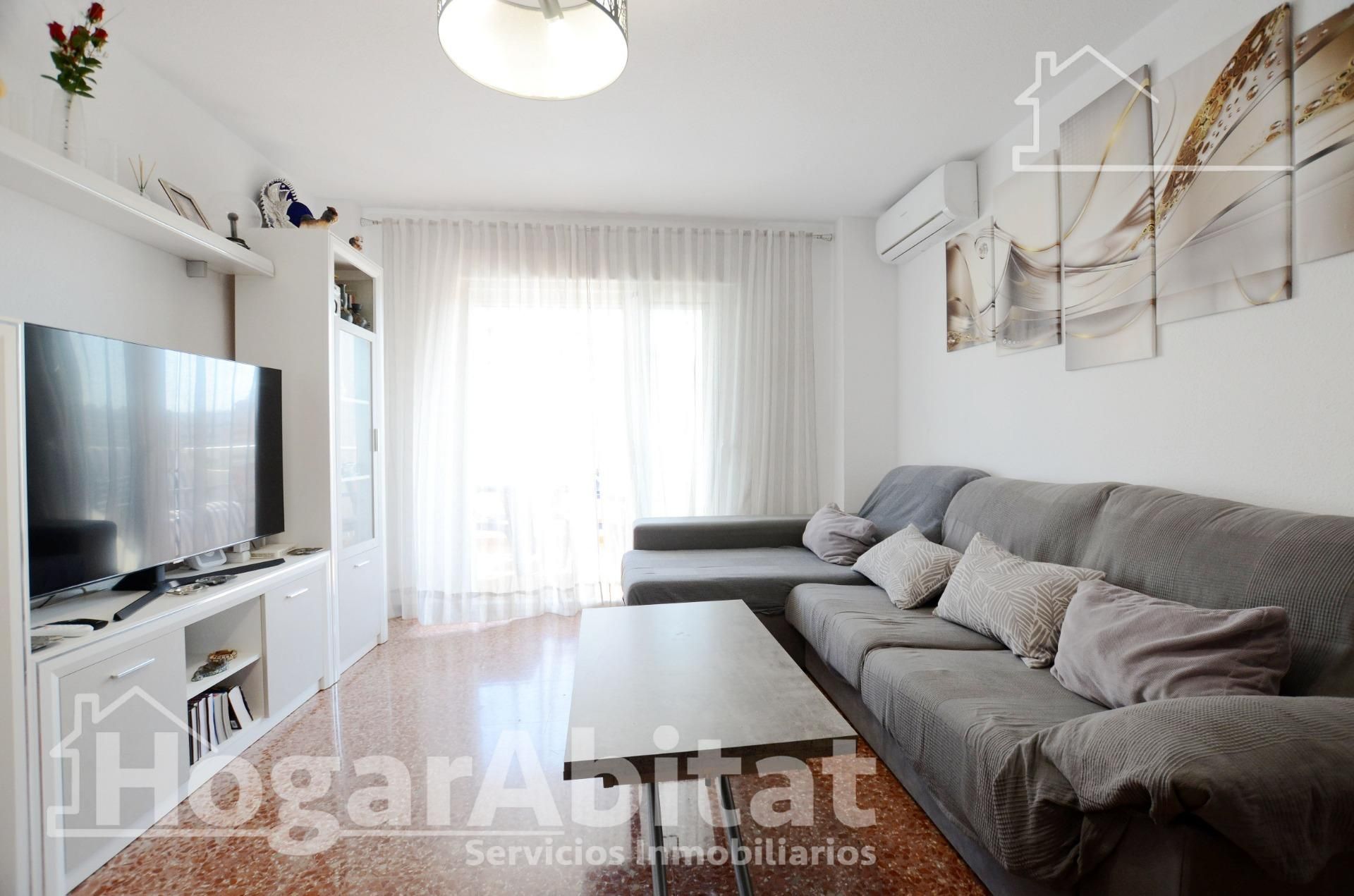 Living room of Flat for sale in Gandia  with Air Conditioner, Terrace and Storage room