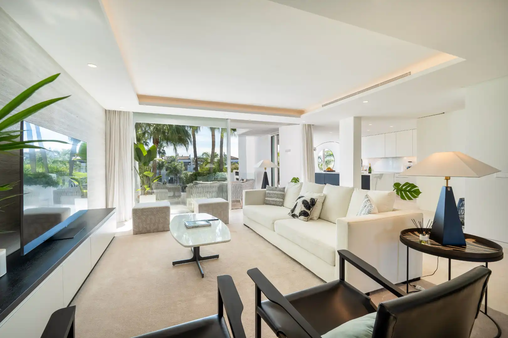 Sala de estar de Dúplex en venta en Marbella con Aire acondicionado, Terraza y Trastero