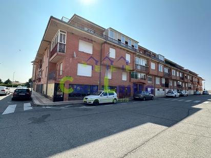 Exterior view of Flat for sale in Villares de la Reina  with Terrace and Balcony