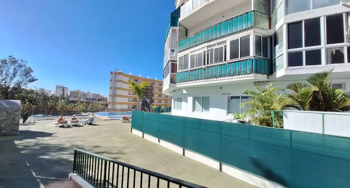 Vista exterior de Piso en venta en Adeje con Terraza y Piscina comunitaria