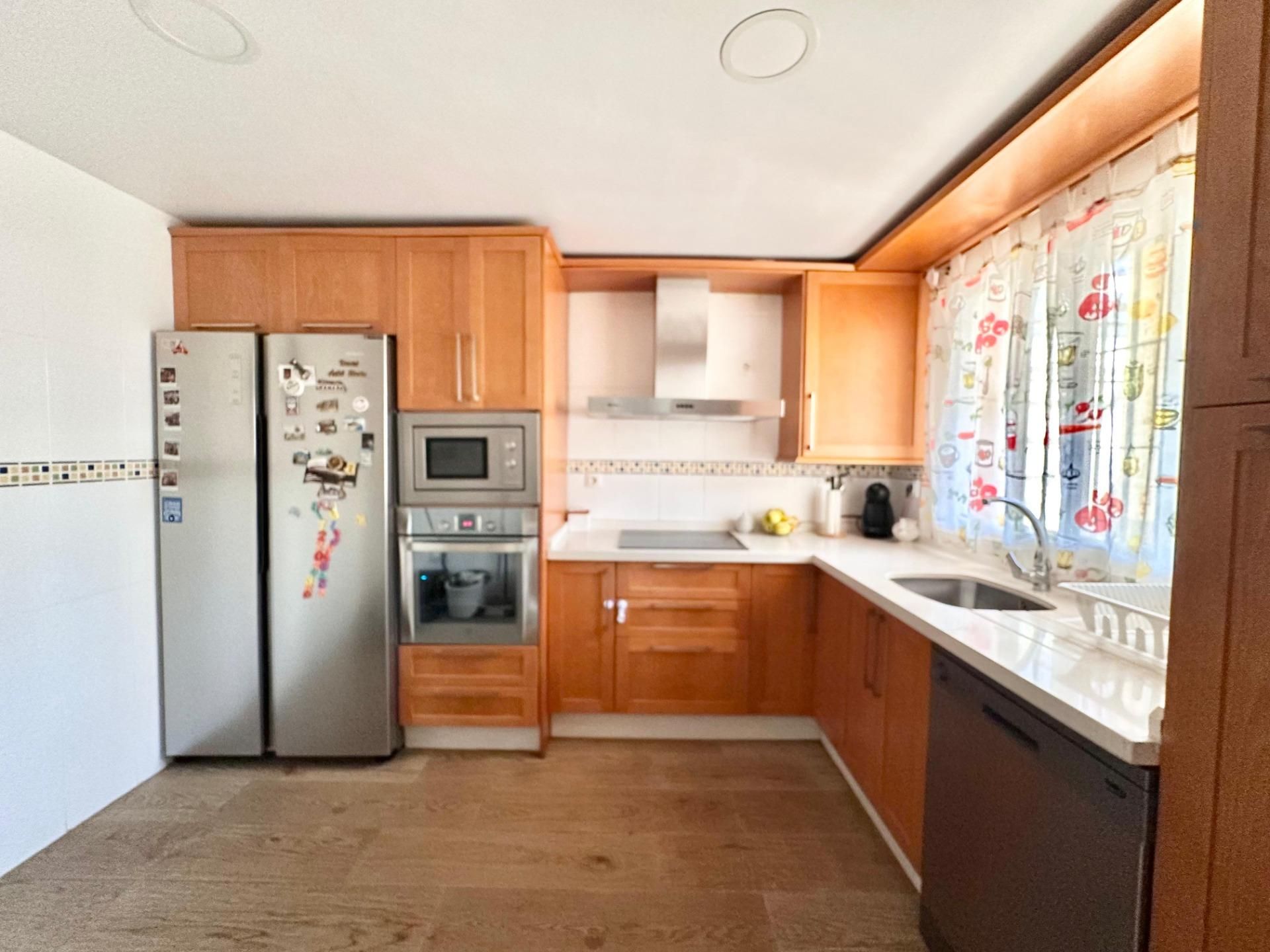 Cuina de Casa adosada en venda en Cártama amb Moblat i Piscina comunitària