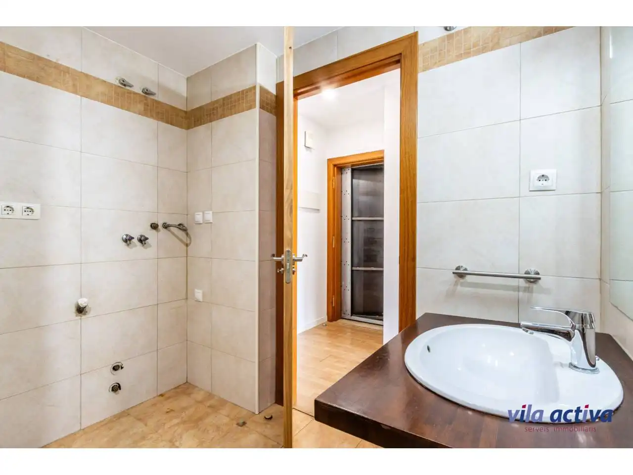 Bany de Pis en venda en Terrassa amb Calefacció, Parquet i Balcó