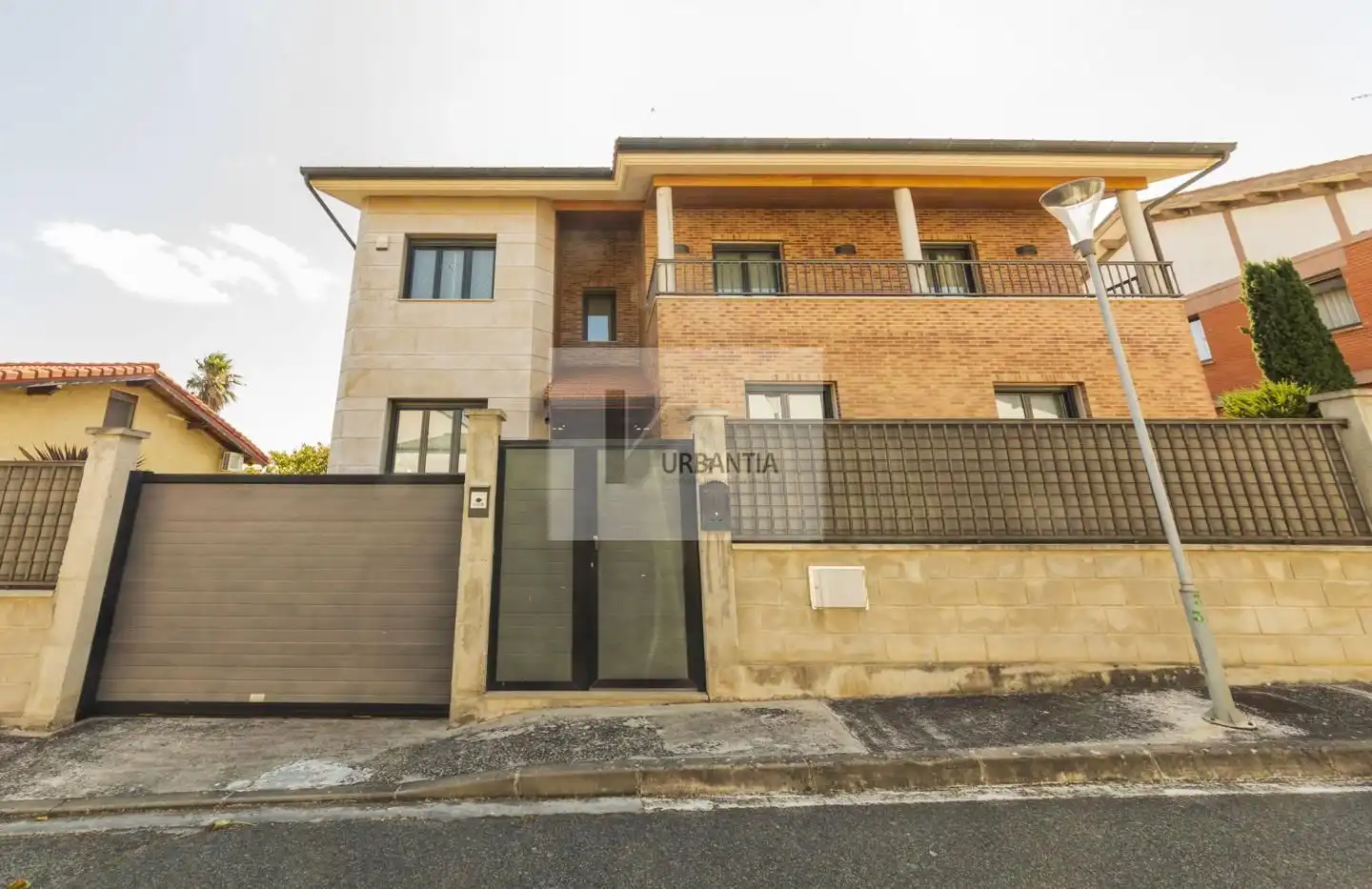 Vista exterior de Casa o chalet en venta en Cizur con Calefacción, Jardín privado y Parquet