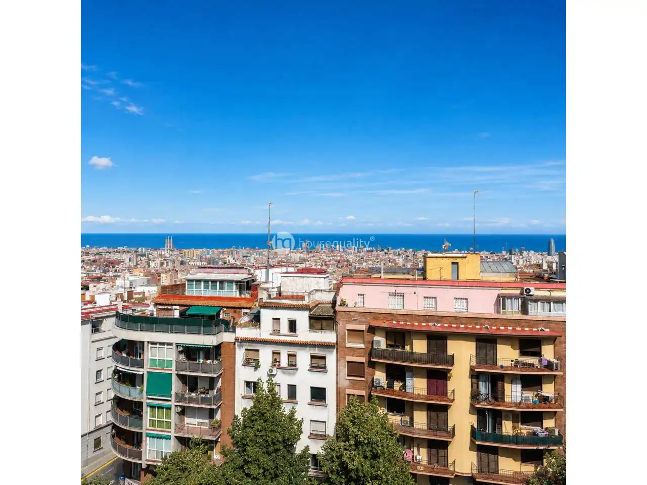 Vista exterior de Pis en venda en Barcelona amb Aire condicionat, Parquet i Alarma