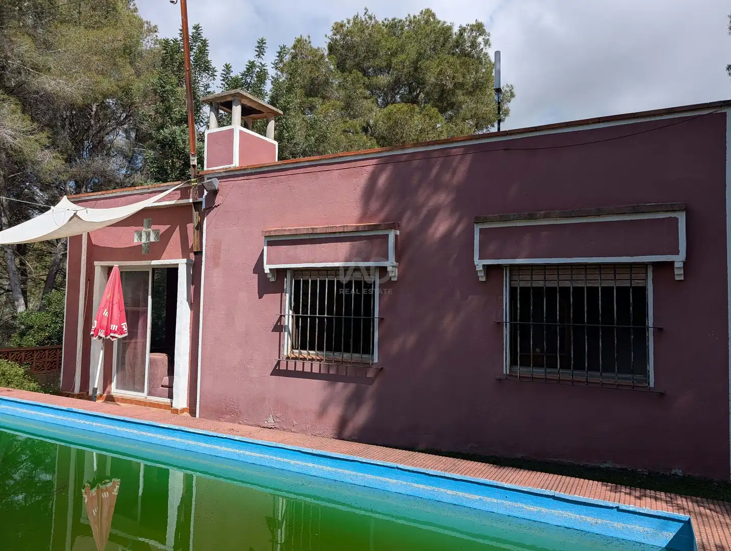 Vista exterior de Casa o xalet en venda en Vilanova i la Geltrú amb Calefacció, Terrassa i Piscina