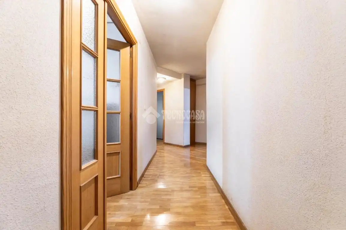 Flat with lift for sale in Casco Antiguo, imagen 2