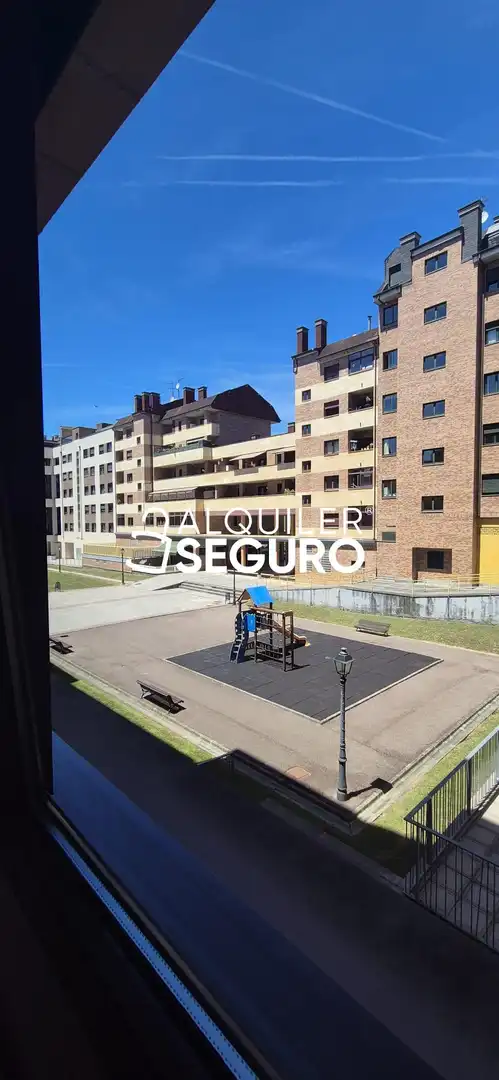Vista exterior de Pis de lloguer en Oviedo  amb Calefacció i Moblat