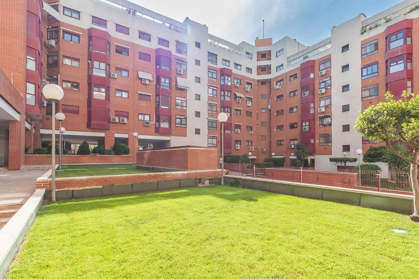 Vista exterior de Ático en venta en Fuencarral - El Pardo