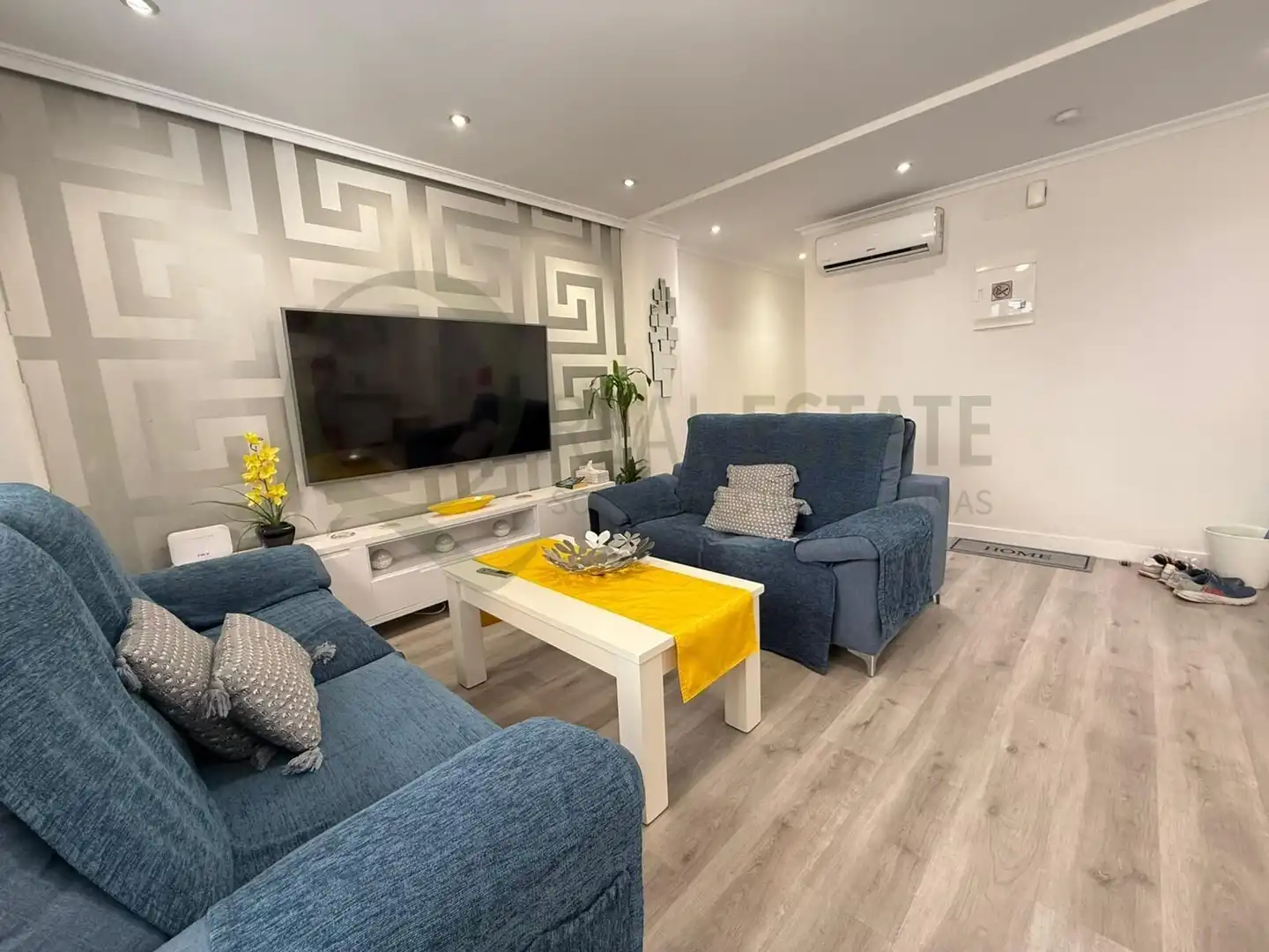 Sala d'estar de Pis de lloguer en Alicante / Alacant amb Aire condicionat, Moblat i Balcó