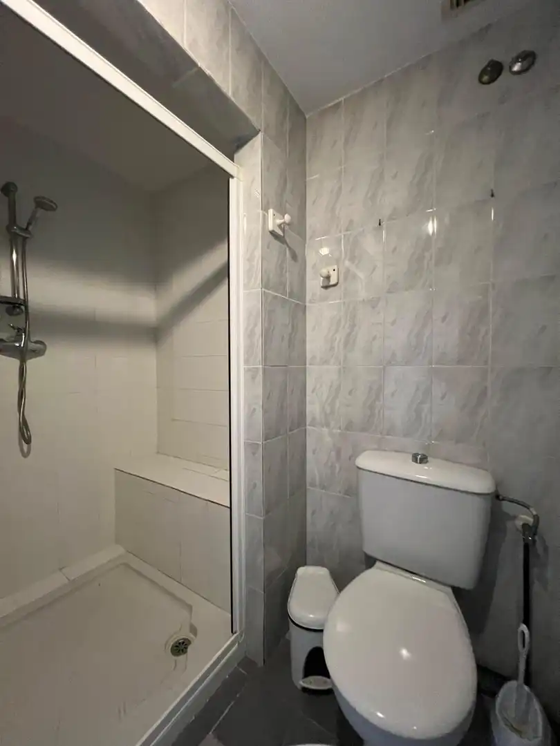 Bany de Casa adosada en venda en Fuengirola amb Aire condicionat, Jardí privat i Terrassa