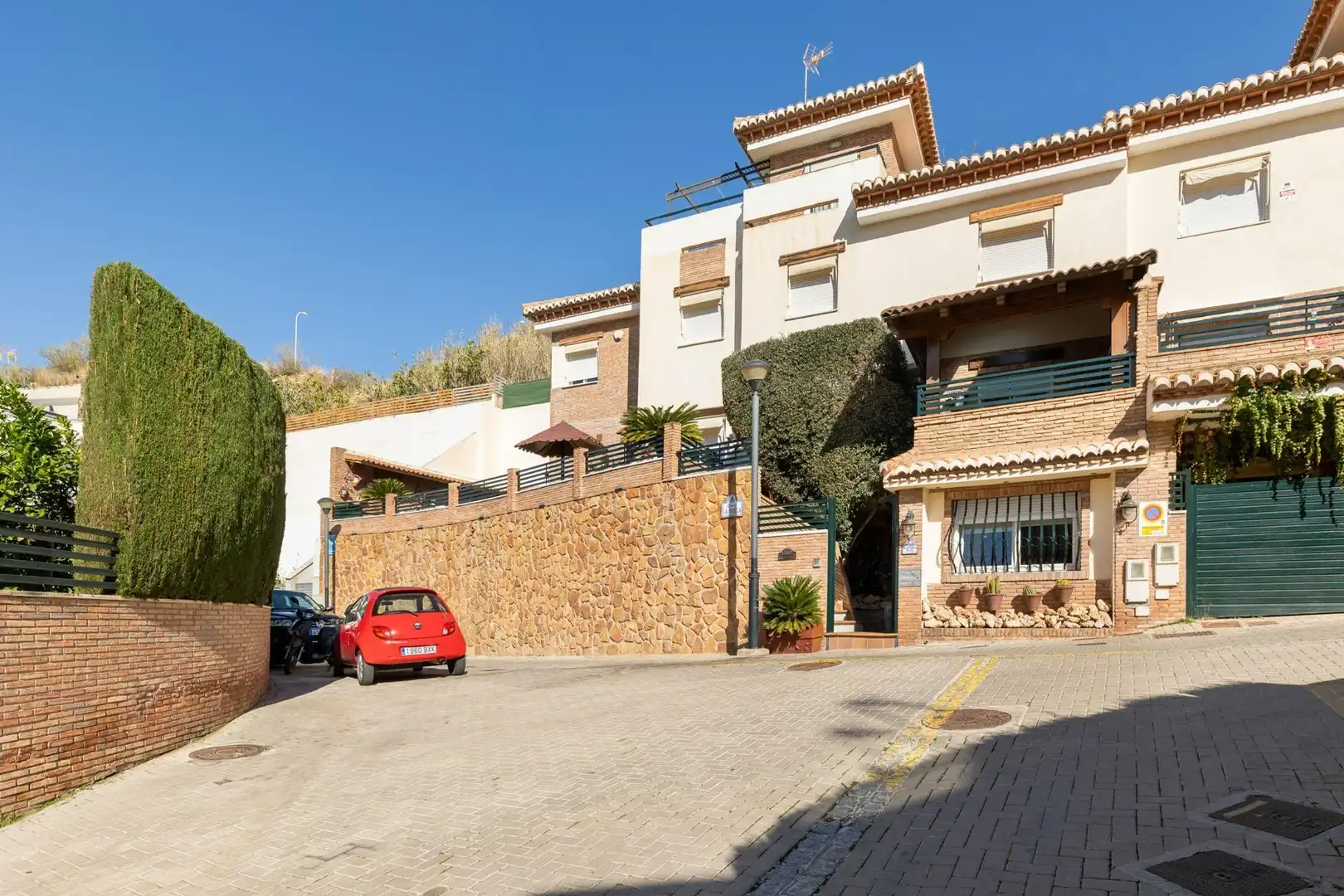 Vista exterior de Casa o chalet en venta en Granada con Aire acondicionado, Calefacción y Jardín privado