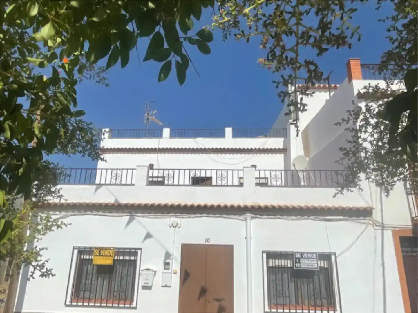 Vista exterior de Casa adosada en venda en Fondón amb Traster i Moblat
