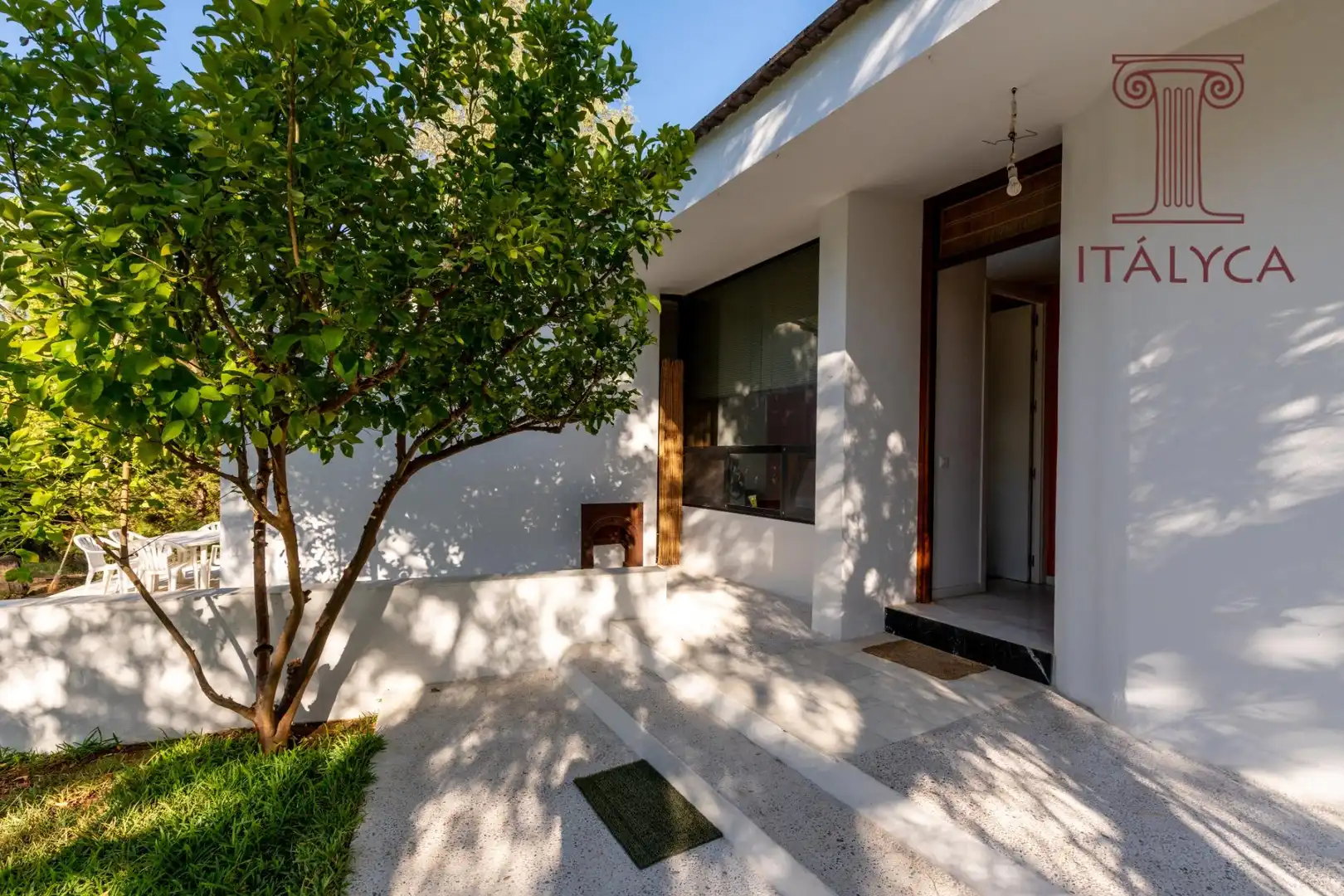 Houses for sale in El Castillo de las Guardas  with Private garden, Terrace and Community pool