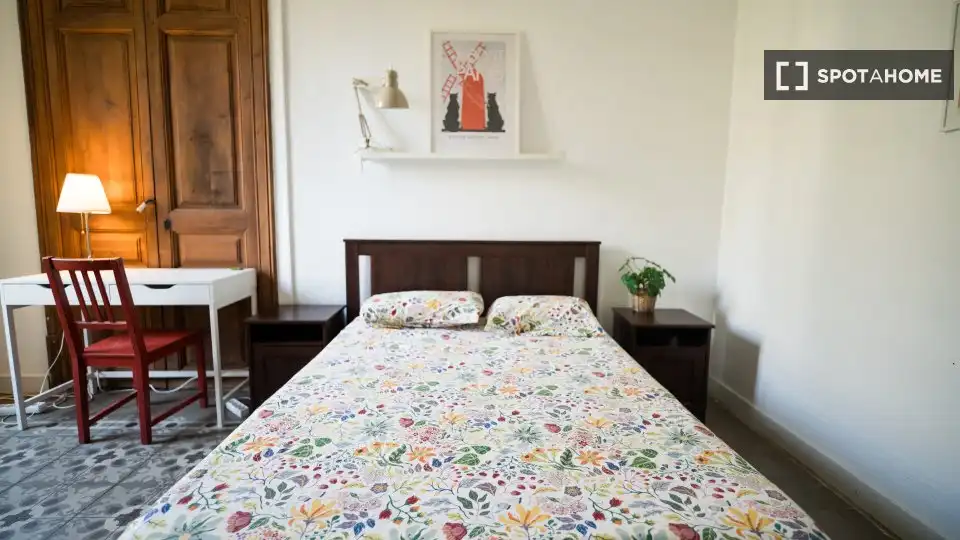 Bedroom of Flat for share in Barcelona  with Air Conditioner, Heating and Furnished