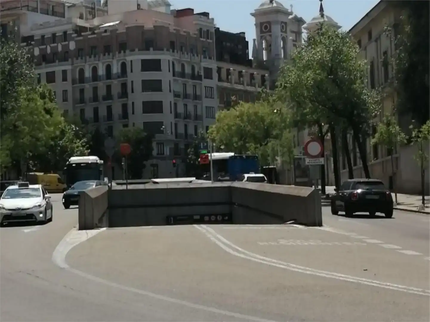 Exterior view of Garage for sale in Barrio de Salamanca