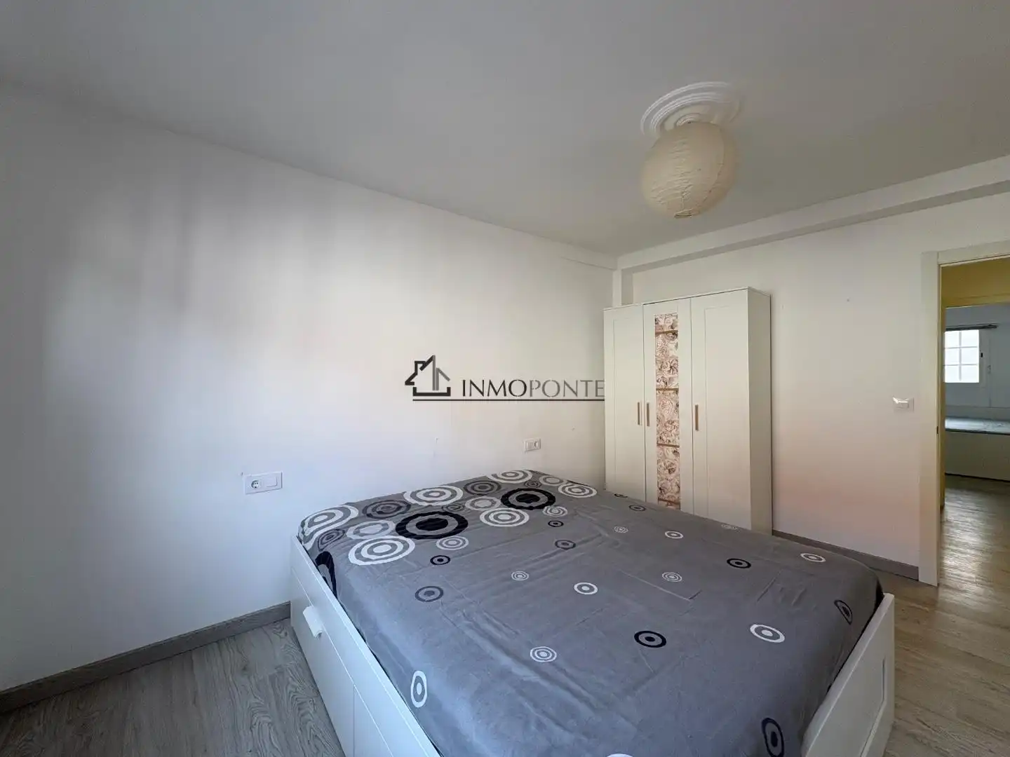 Dormitori de Pis en venda en Pontevedra Capital  amb Traster i Moblat
