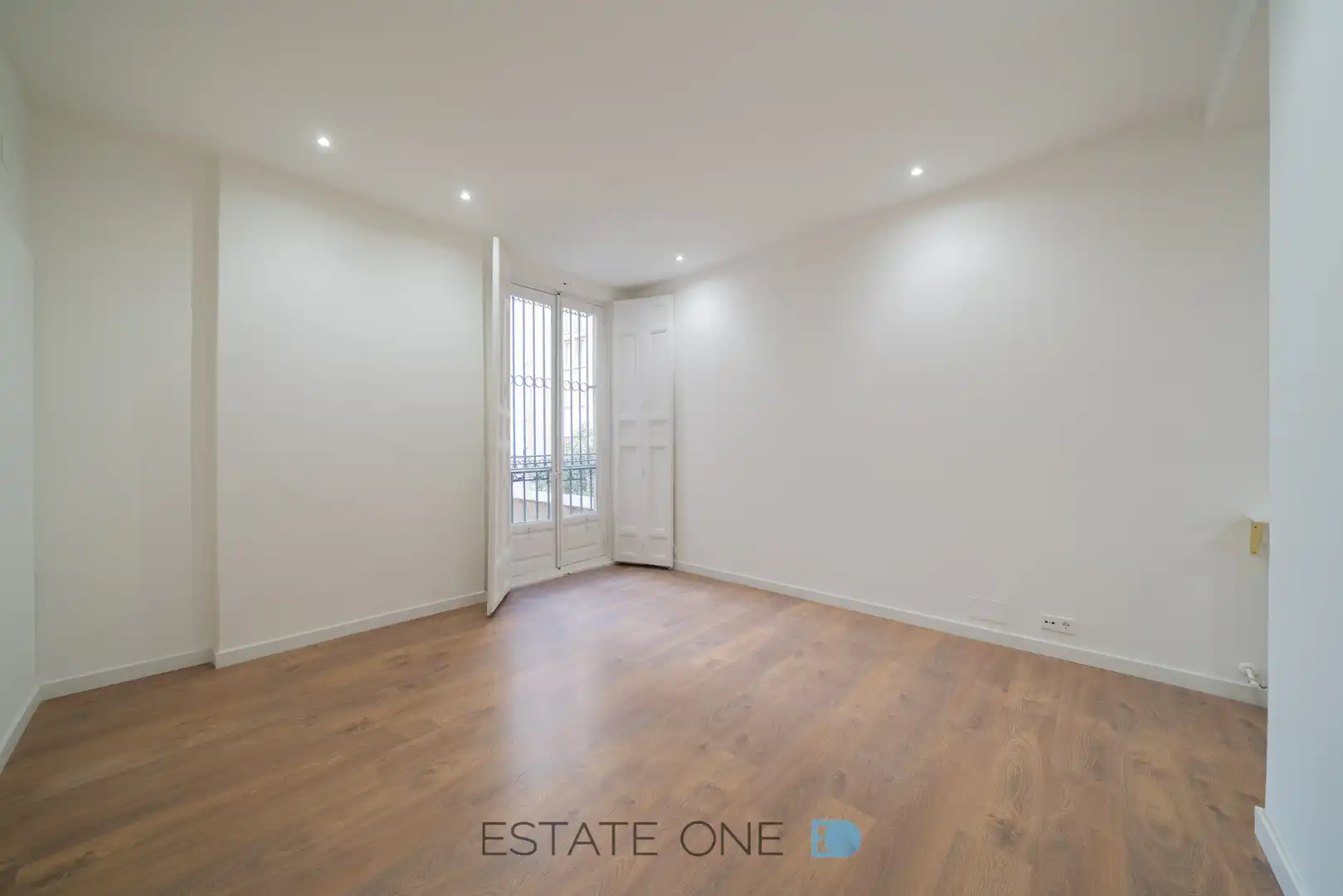 Ground floor for rent in Calle de Lope de Vega, Cortes - Huertas