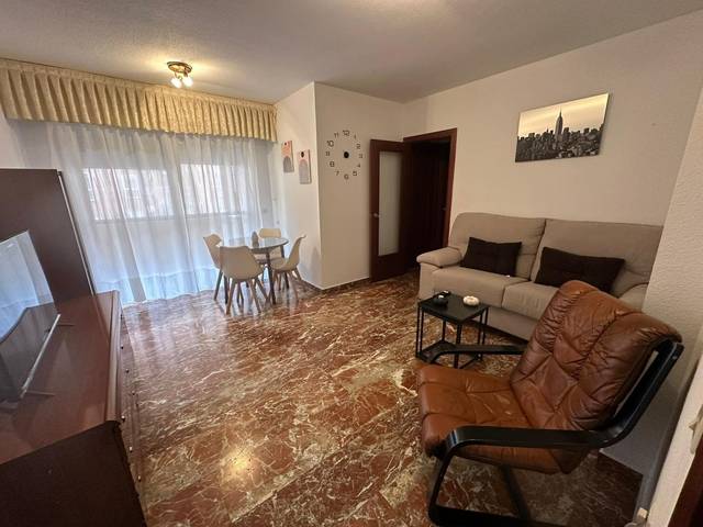 Piso en Alquiler en Maria Auxiliadora - Barriada de Llera