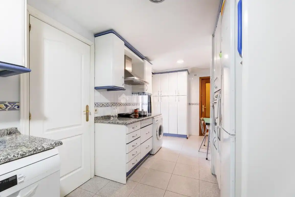 Cocina de Casa o chalet en venta en Las Rozas de Madrid con Jardín privado y Piscina