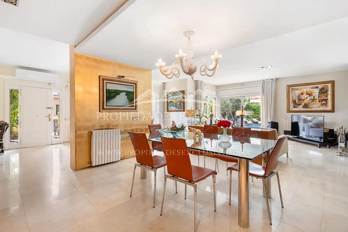 Esszimmer von Haus oder Chalet zum Verkauf in Alella mit Klimaanlage, Heizung und Privatgarten
