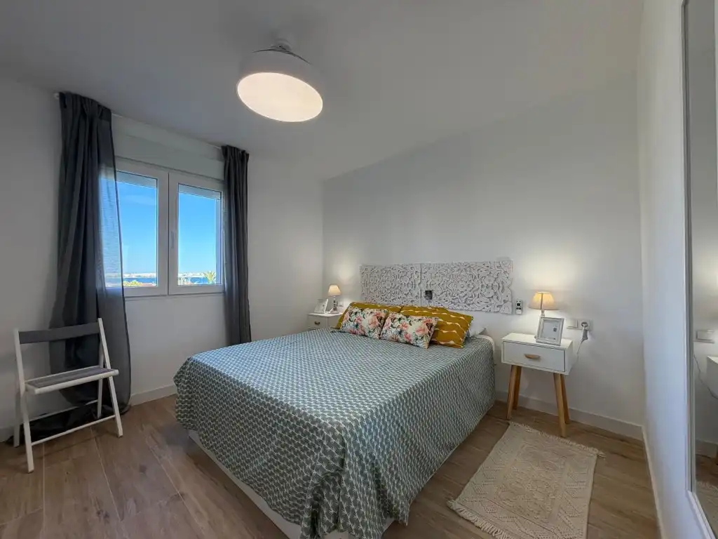 Dormitori de Apartament en venda en Torrevieja amb Aire condicionat, Jardí privat i Piscina