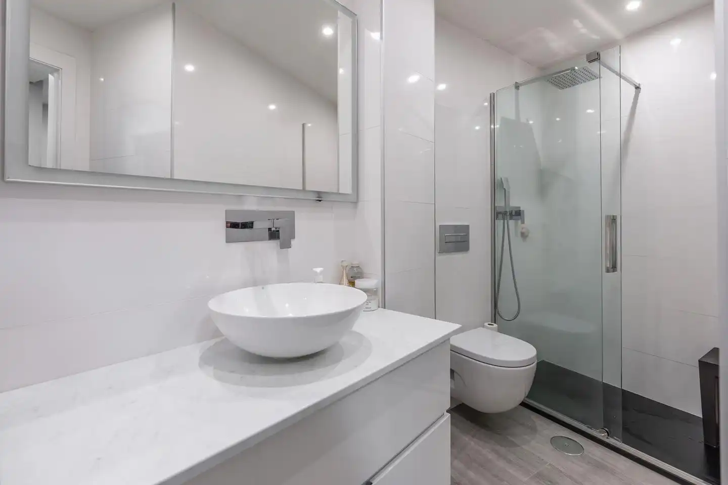 Bathroom of Flat for rent in Madrid  with Air Conditioner, Terrace and Furnished