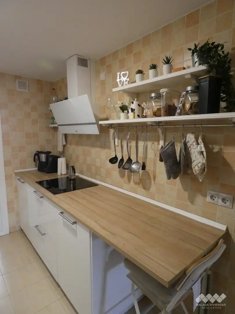 Cuina de Casa o xalet en venda en Alhaurín de la Torre amb Aire condicionat, Jardí privat i Terrassa