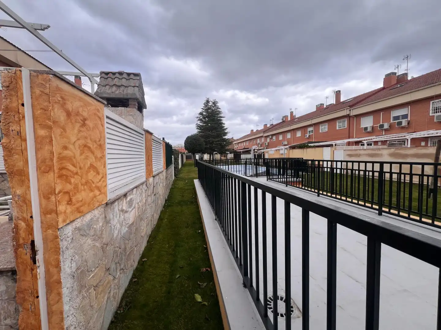 Vista exterior de Casa adosada en venta en Parla
