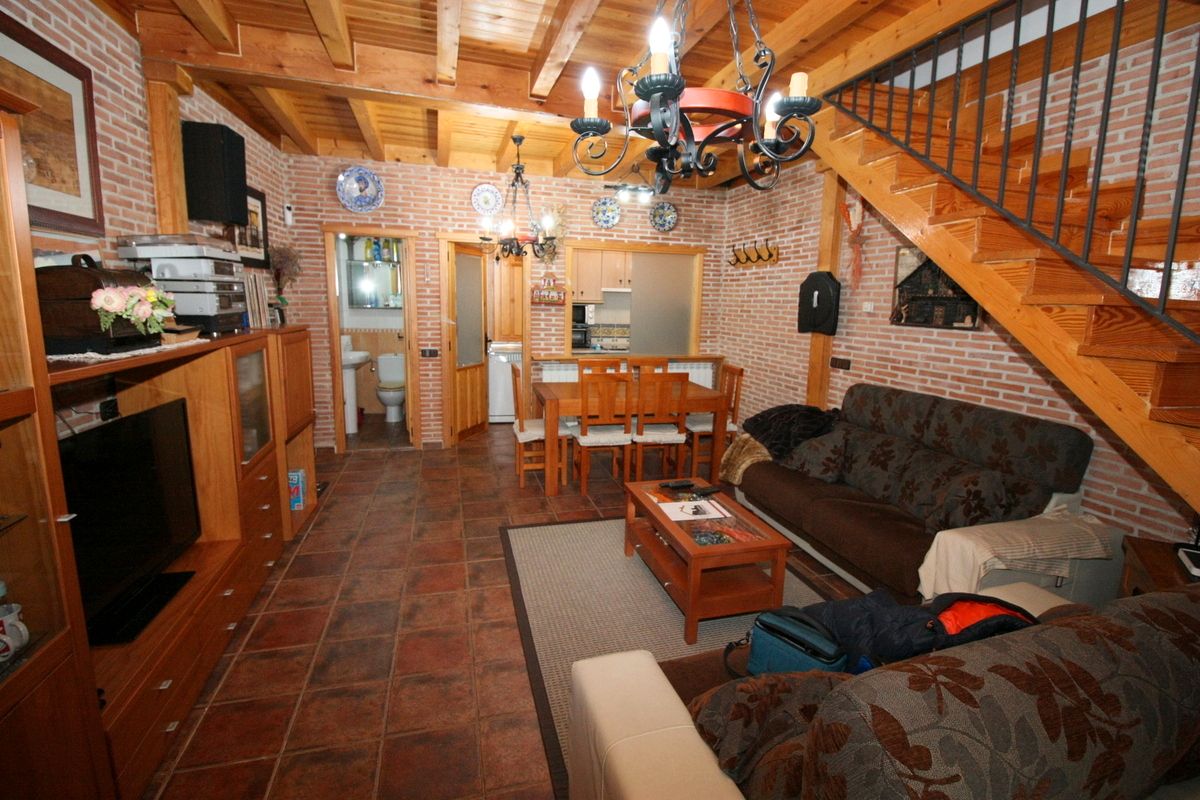 Living room of House or chalet for sale in Arenas de San Pedro  with Heating, Parquet flooring and Furnished