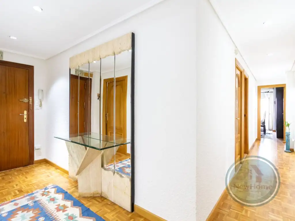 Flat for rent in Elche / Elx  with Air Conditioner and Balcony
